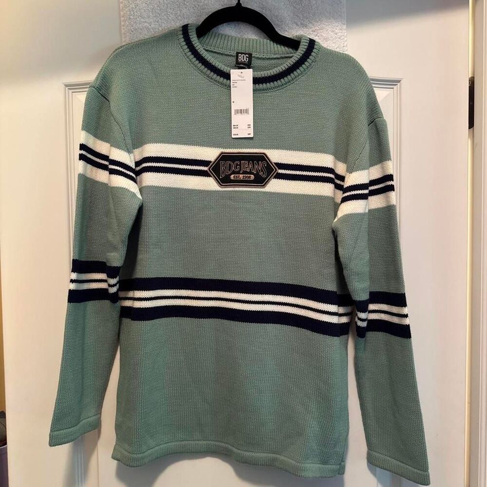 BDG Men's sweater size Medium- NWT